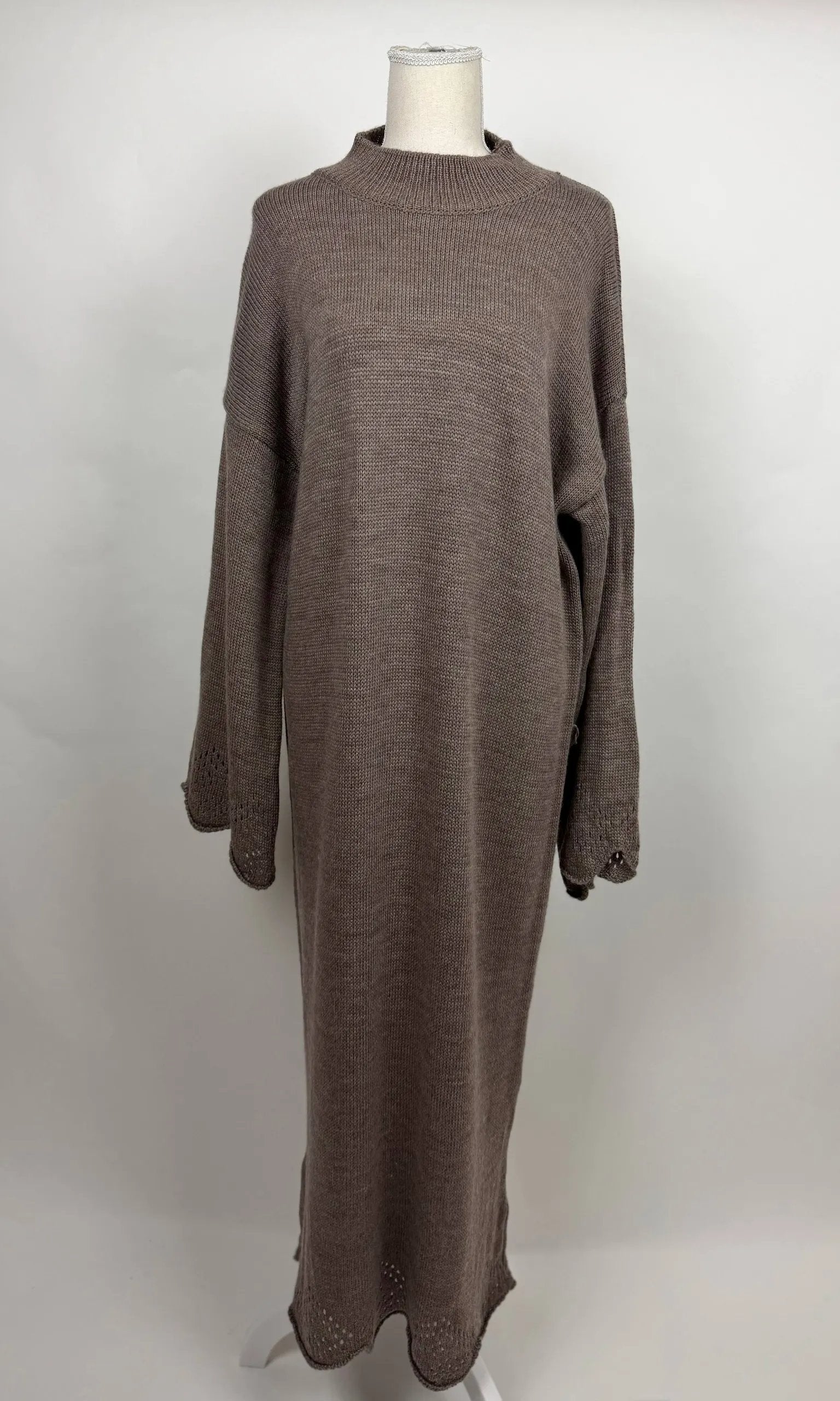 langes strickkleid aus acryl, frontansicht