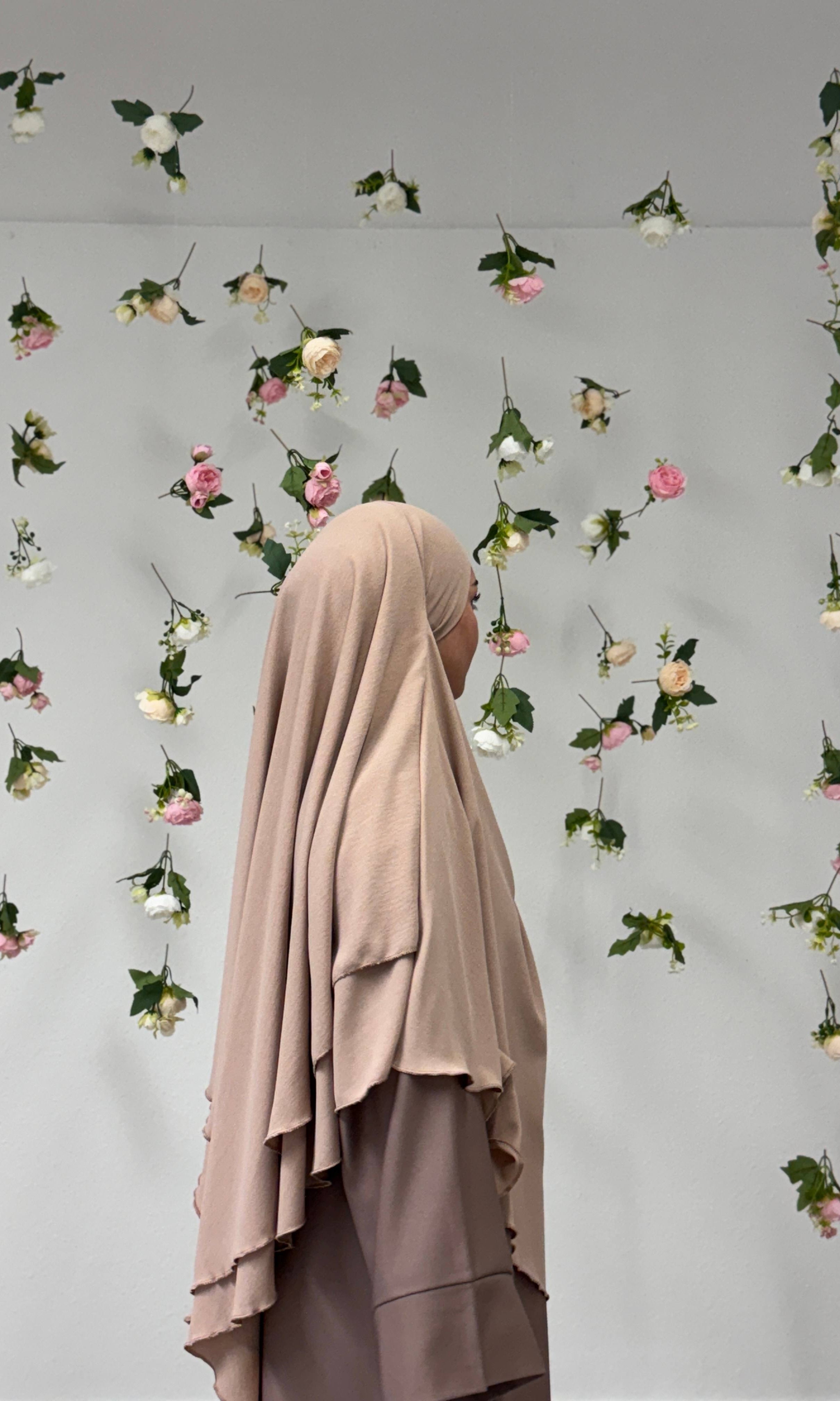 Beiger Khimar aus Jazz-Stoff, zweilagig mit fließendem Fall, Seitenansicht