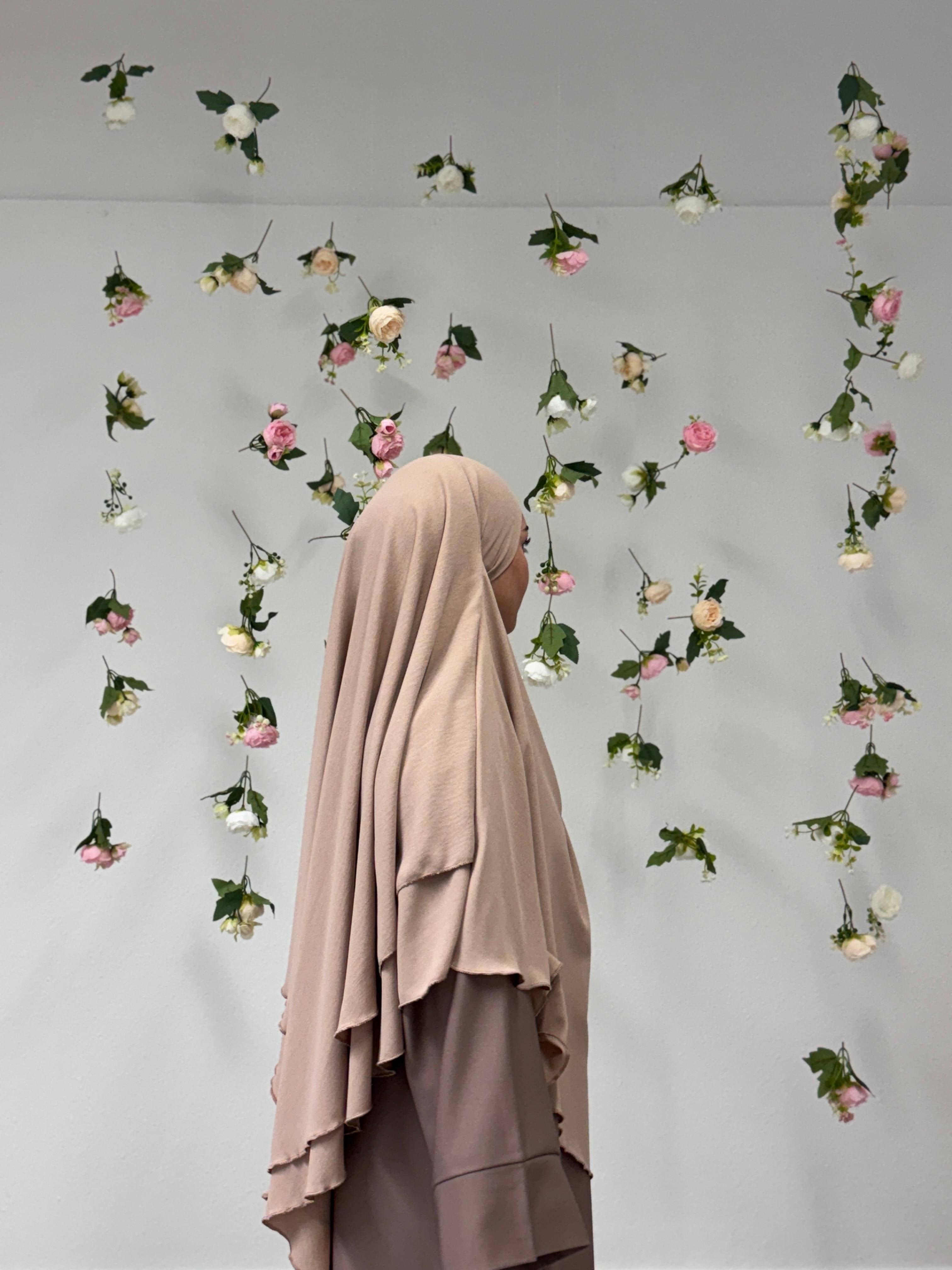 Beiger Khimar aus Jazz-Stoff, zweilagig mit fließendem Fall, Seitenansicht