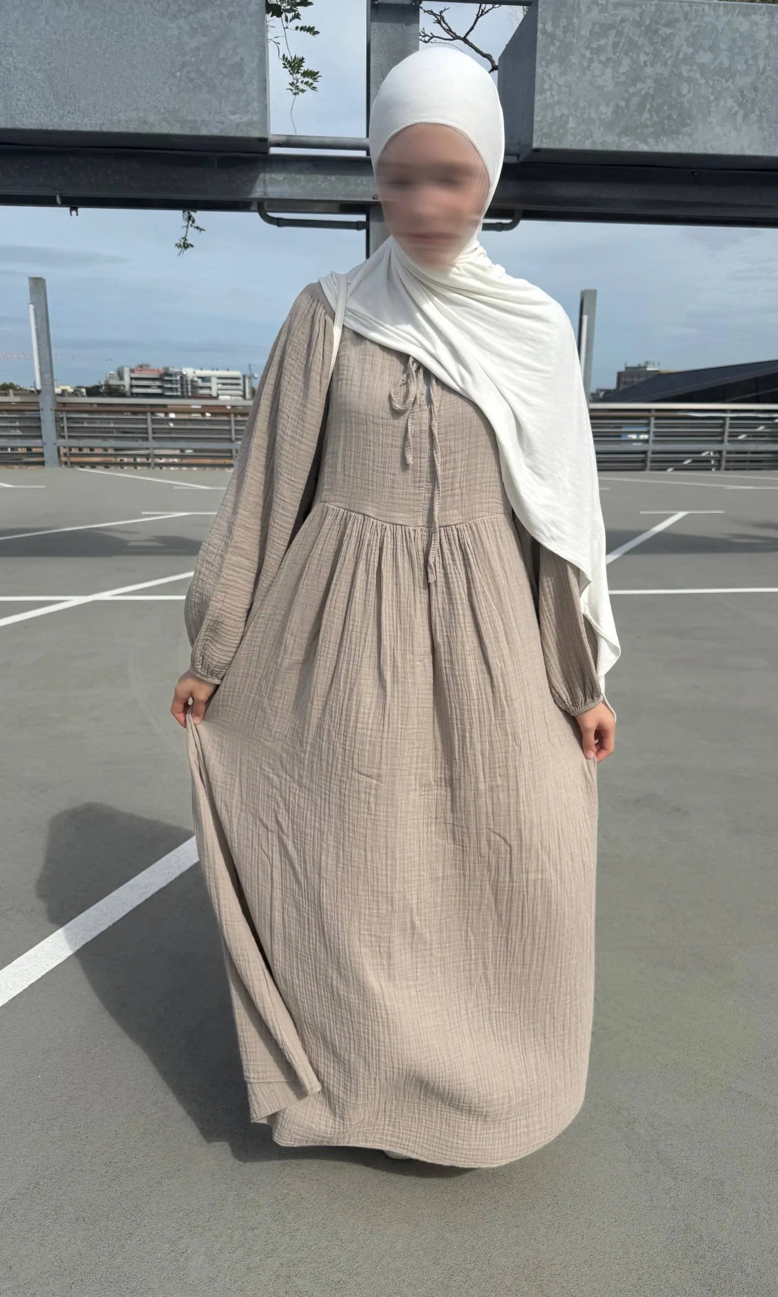 bodenlanges musselin-kleid aus baumwolle mit crinkle-struktur, lockere passform