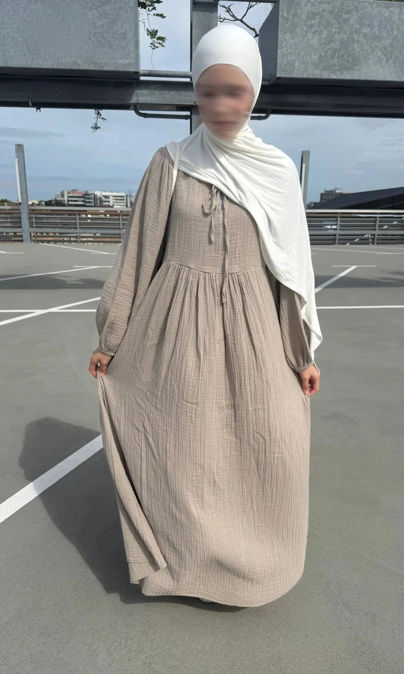 bodenlanges musselin-kleid aus baumwolle mit crinkle-struktur, lockere passform