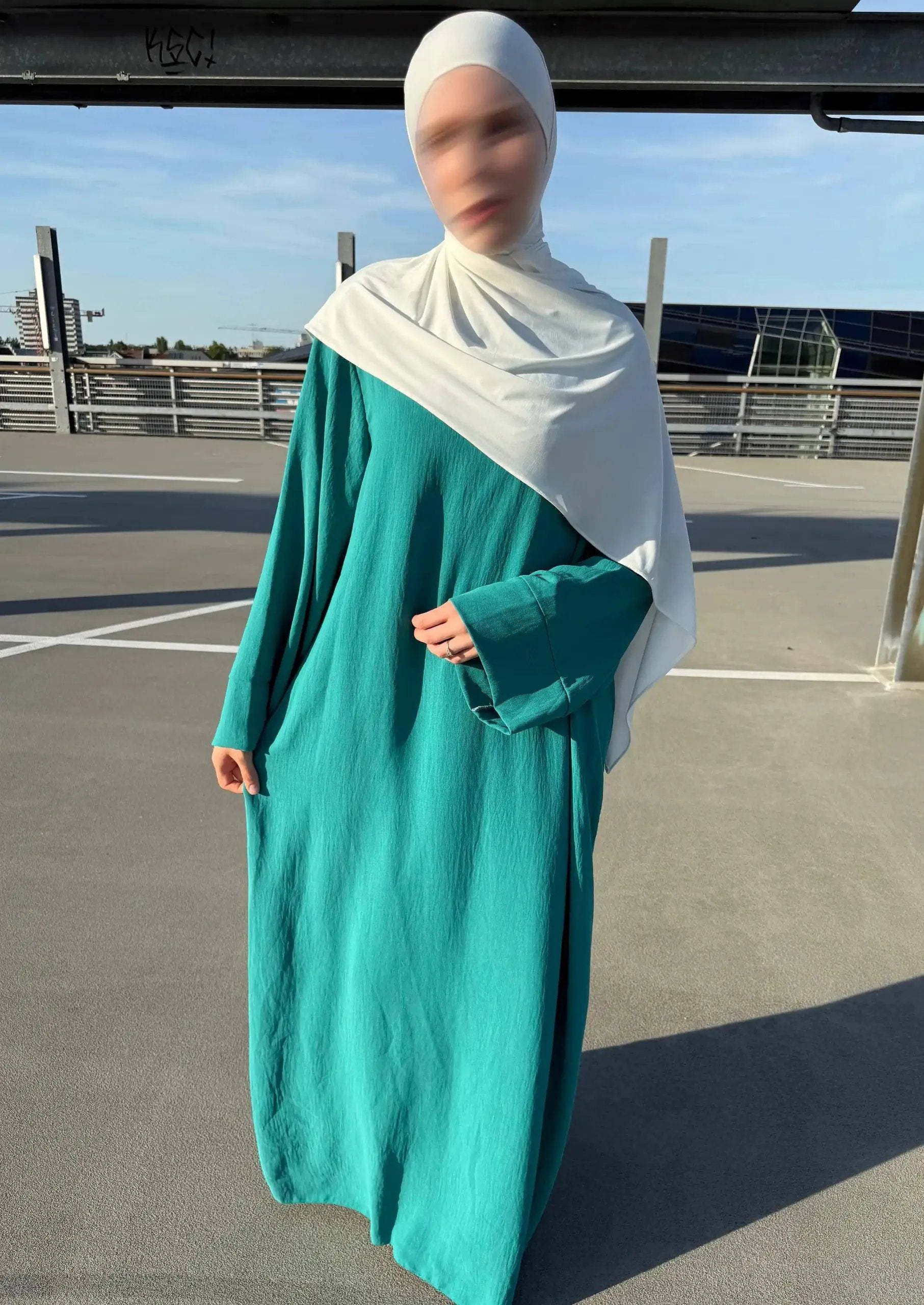 bodenlange abaya aus jazz-stoff, fließender fall, frontansicht