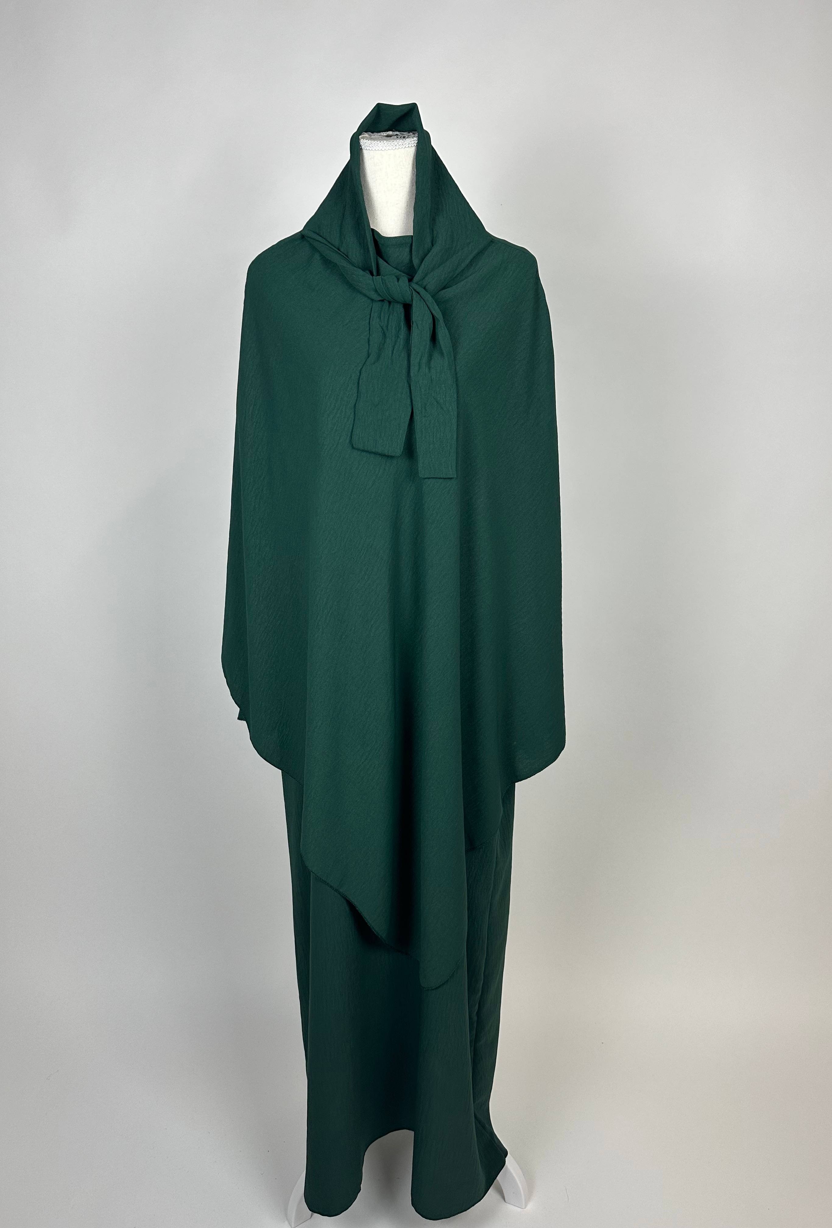 abaya und khimar in dunkelgrün aus jazz-stoff, fließend weit, frontansicht