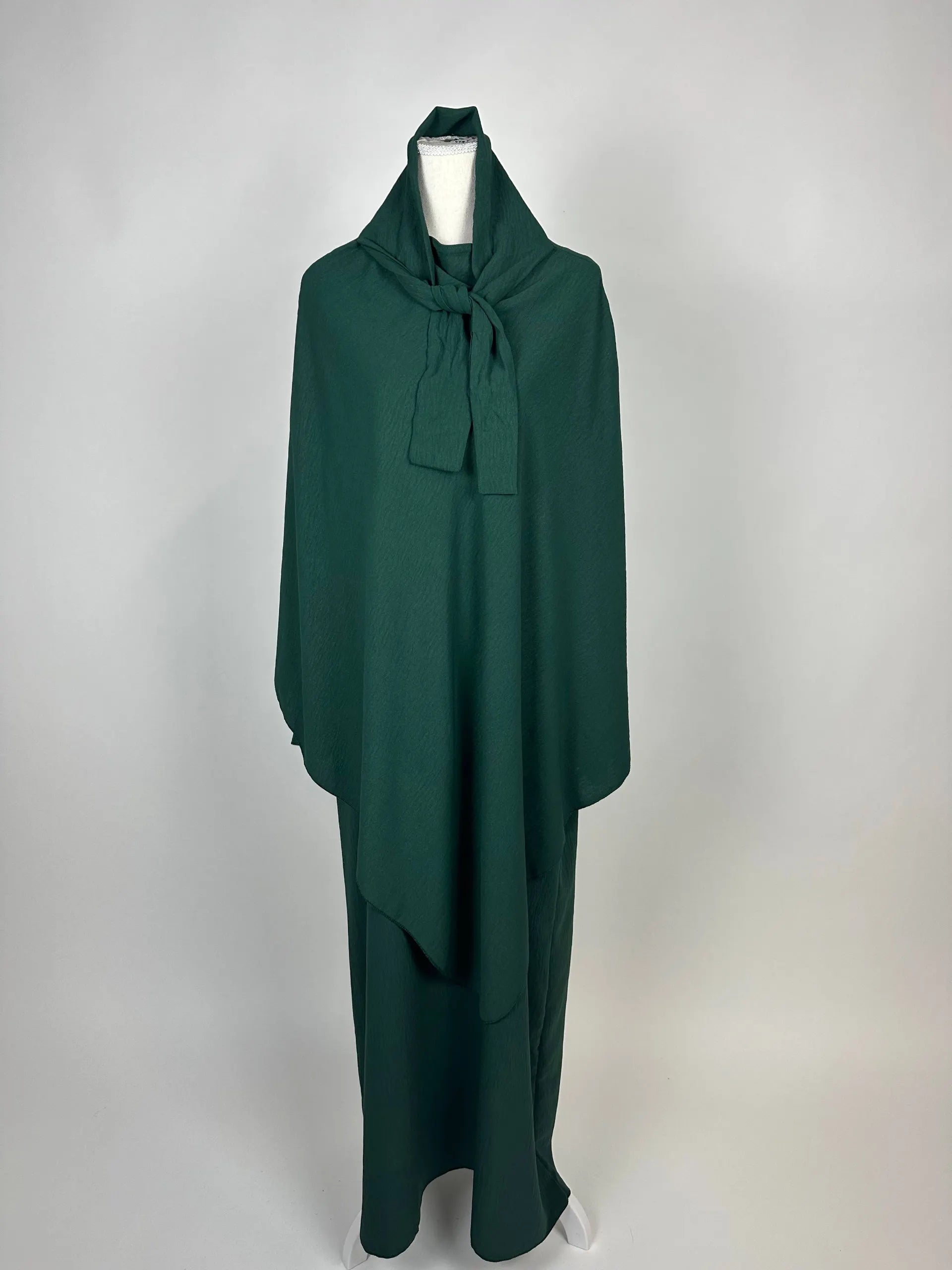 abaya und khimar in dunkelgrün aus jazz-stoff, fließend weit, frontansicht