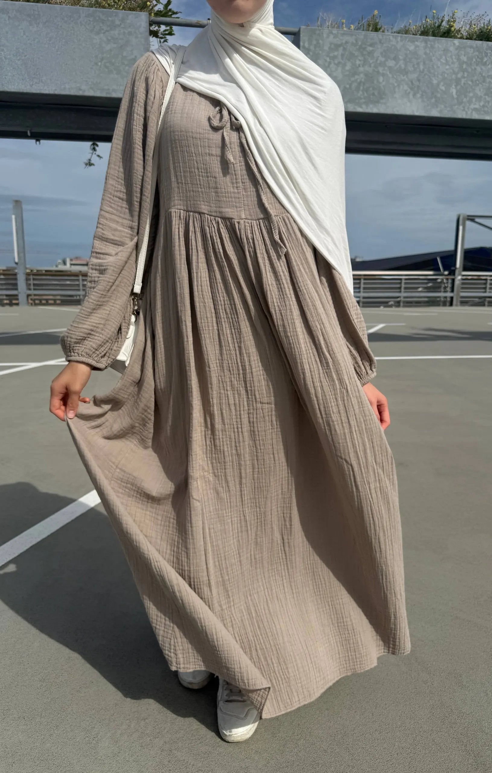 maxikleid aus musselin (100% baumwolle), crinkle-struktur, frontansicht