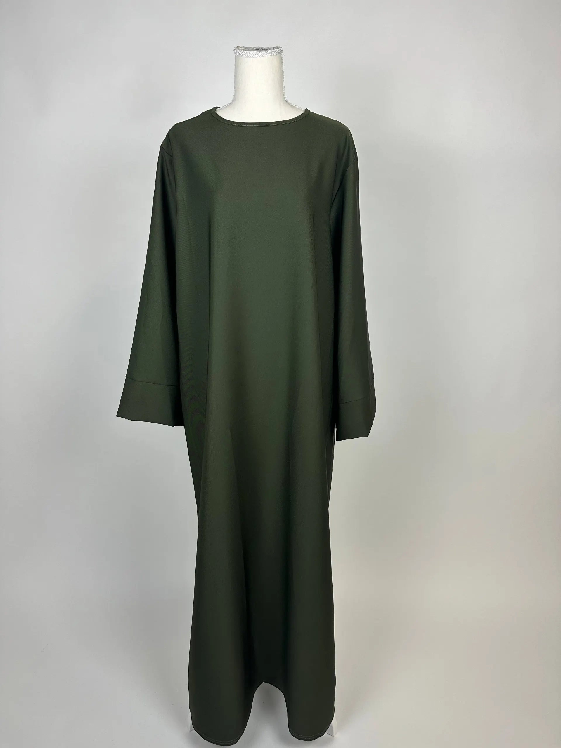 Dunkelgrüne Abaya aus Polyester, weiter Schnitt mit langen Ärmeln und rundem Ausschnitt, Vorderansicht
