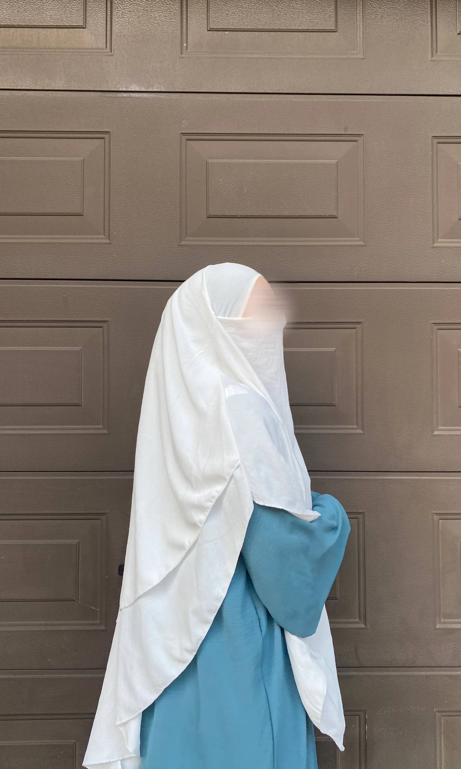 türkisfarbene abaya aus jazz-stoff mit ballonärmeln in seitenansicht