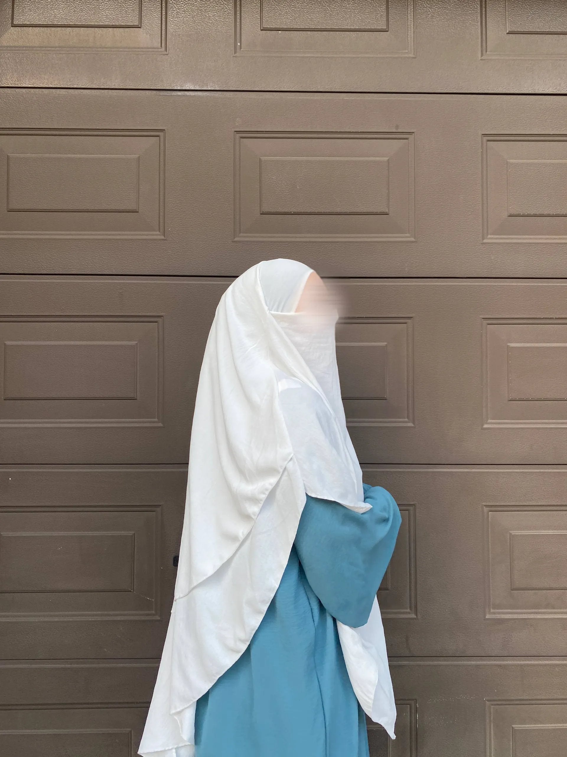 türkisfarbene abaya aus jazz-stoff mit ballonärmeln in seitenansicht