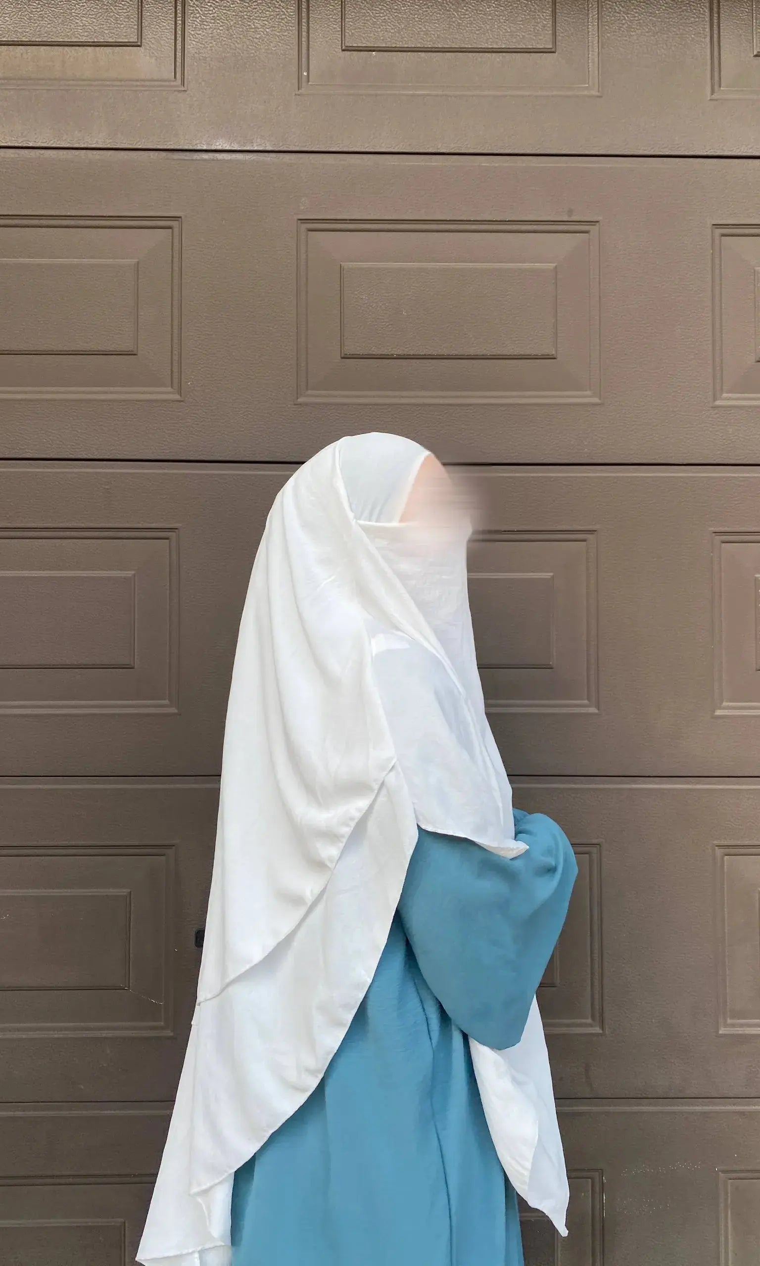 türkisfarbene abaya aus jazz-stoff mit ballonärmeln in seitenansicht