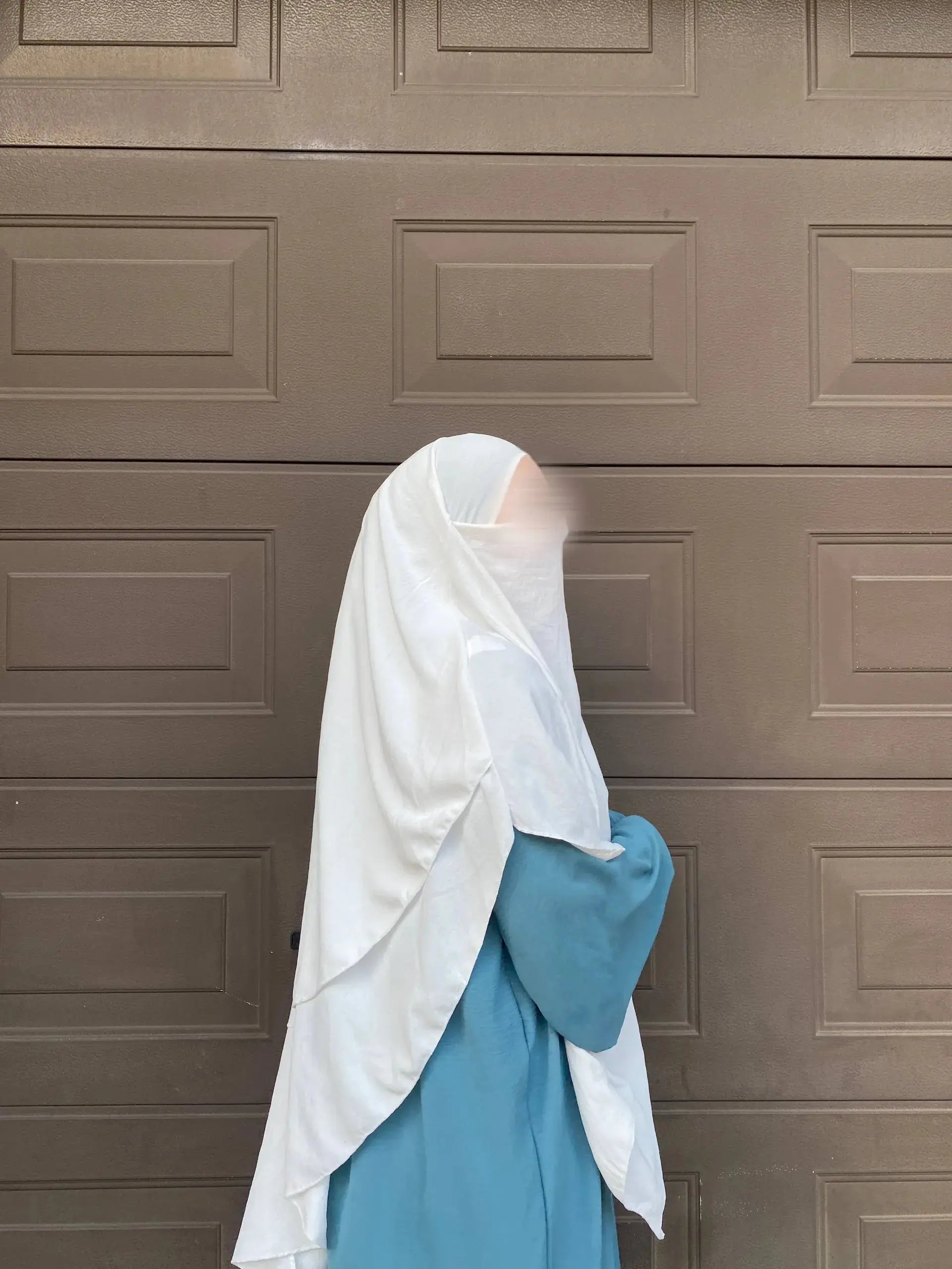 türkisfarbene abaya aus jazz-stoff mit ballonärmeln in seitenansicht