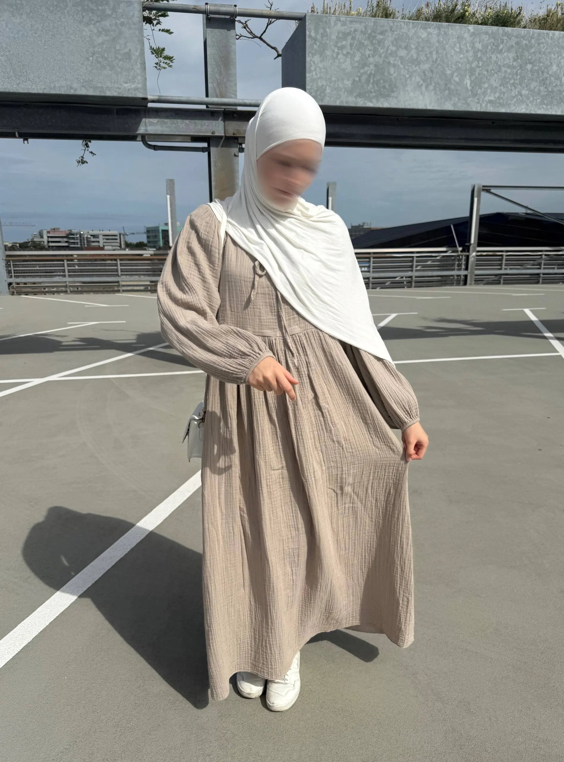Musselin-Kleid aus 100% Baumwolle mit Crinkle-Struktur, Maxi-Länge, Frontansicht