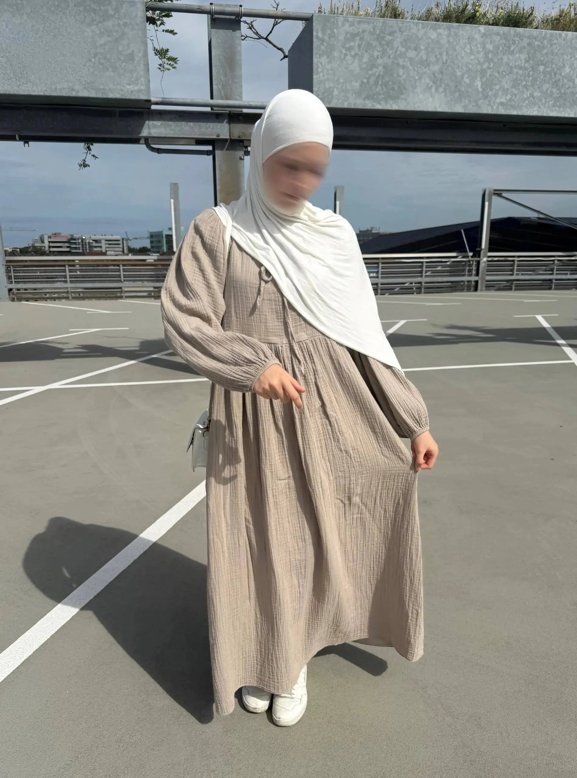 Musselin-Kleid aus 100% Baumwolle mit Crinkle-Struktur, Maxi-Länge, Frontansicht