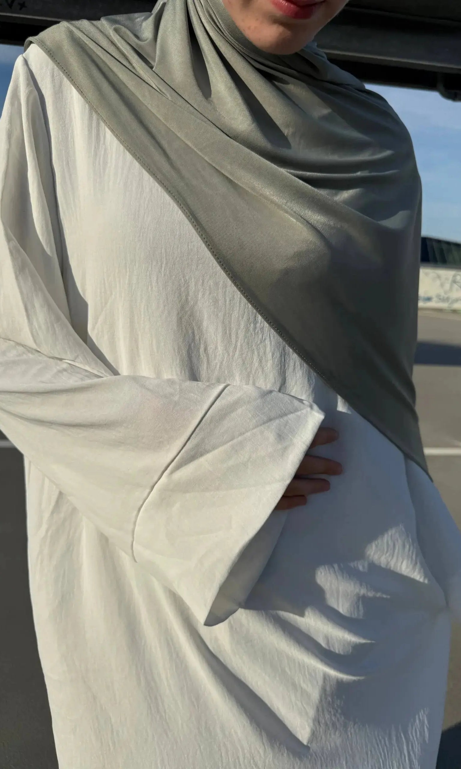 Abaya aus 100% Jazzstoff, luftig mit fließendem Fall, langarm, Maxilänge, schlicht