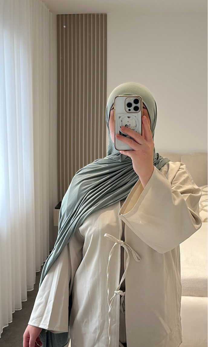 zweiteiler oberteil aus viscose/polyester/elastan-stoff mit schnüren, hose frontansicht