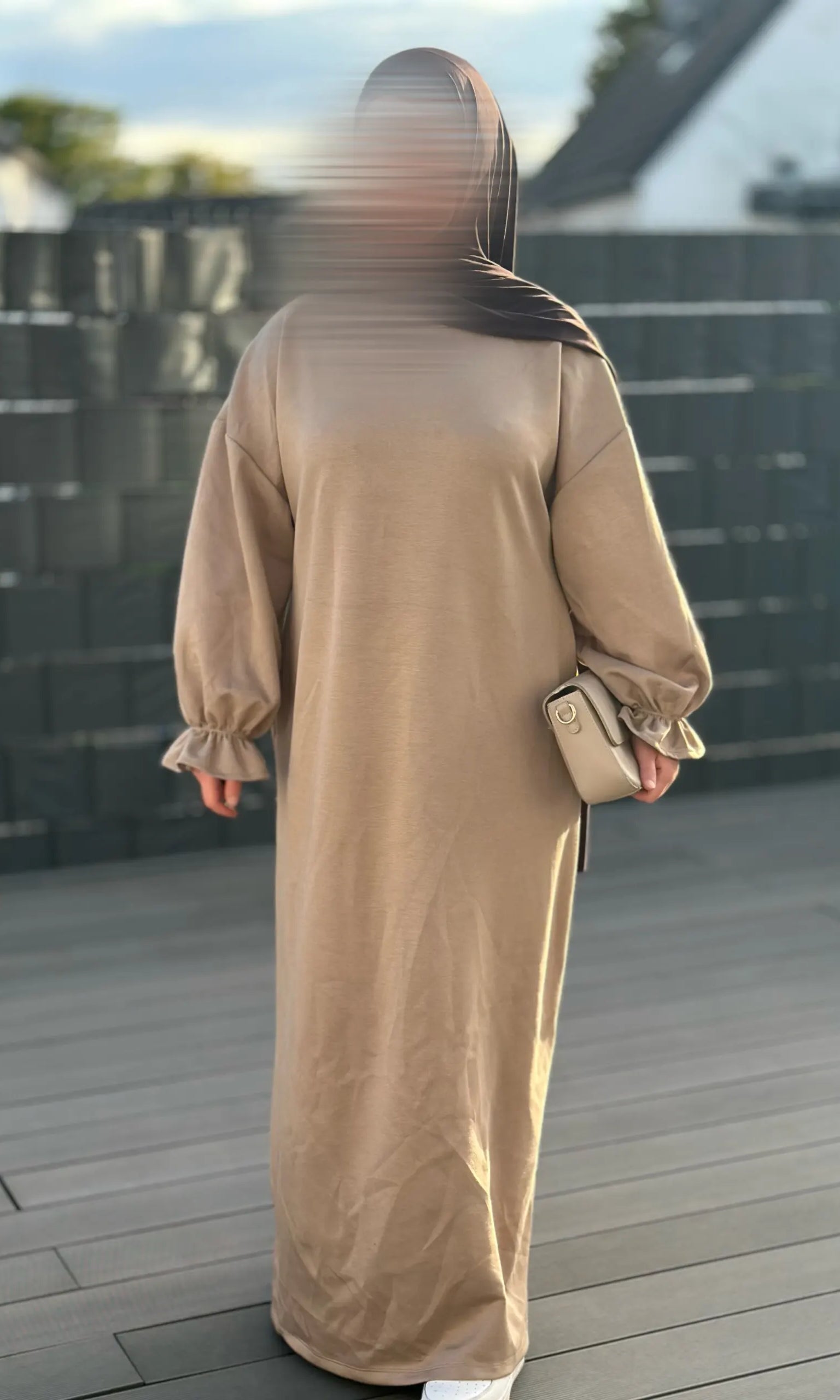 abaya mit rüschen, polyester/viskose/elastan, integrierte hosentaschen, einheitsgröße 34-44, 1,45 m länge, frontansicht