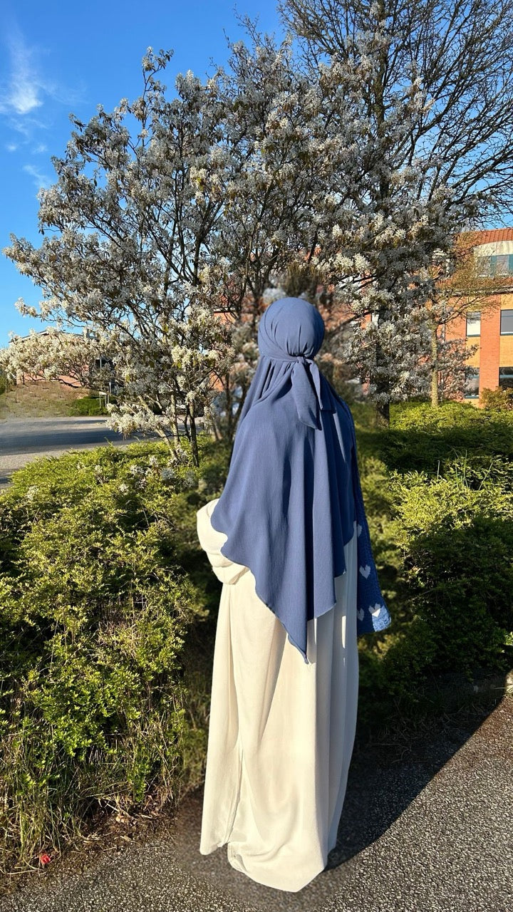 Blauer Khimar, blickdicht mit Bindeband am Hinterkopf, Rückenansicht