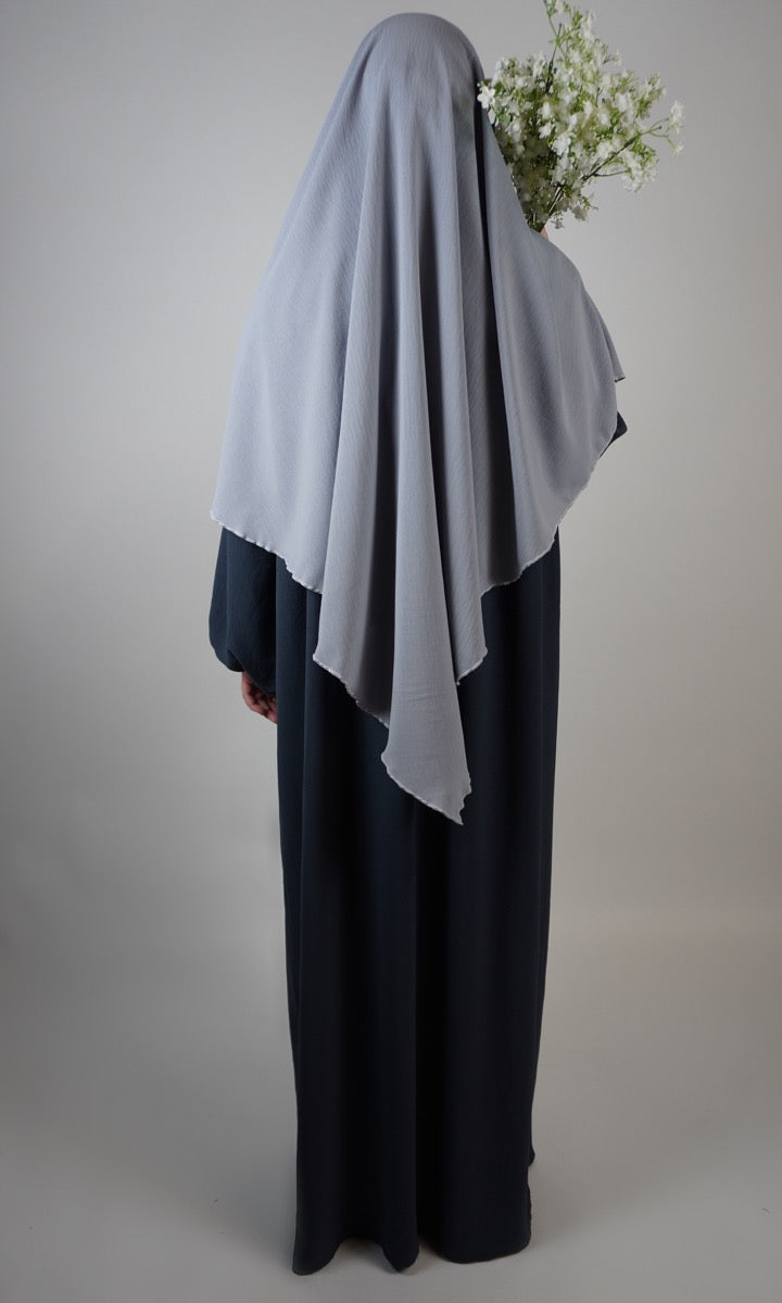 khimar hellgrau, einlagig aus jazz-stoff, rückenansicht, hinten lang und blickdicht