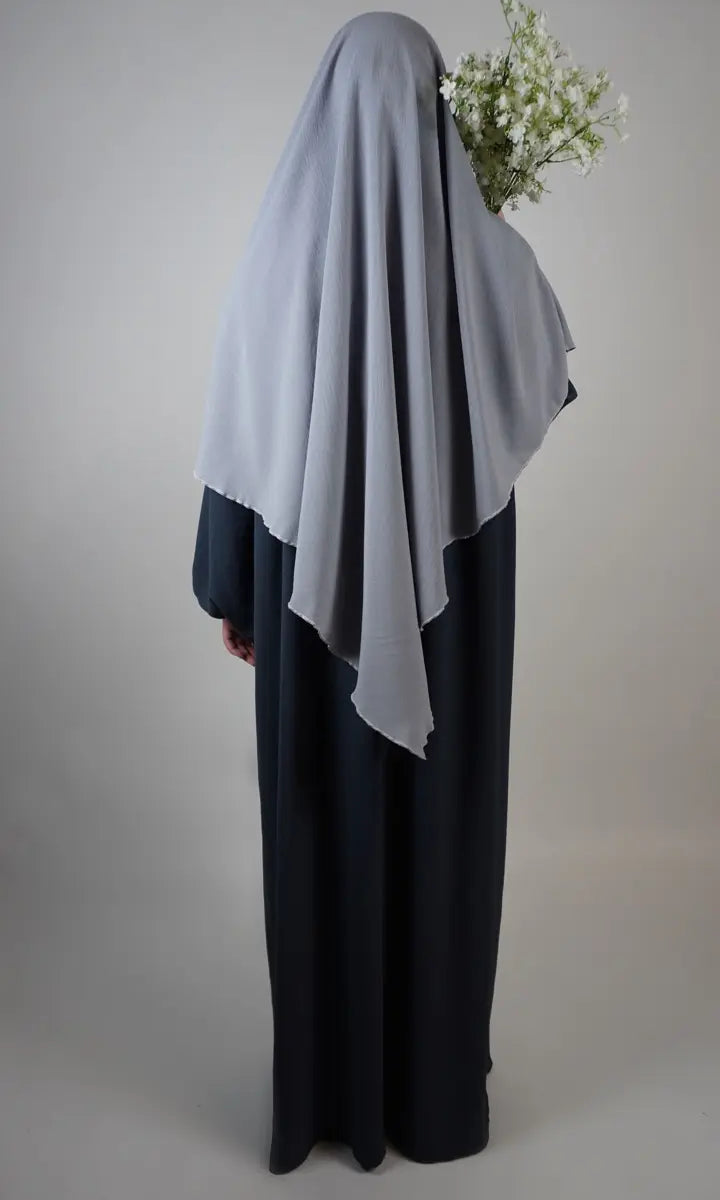 khimar hellgrau, einlagig aus jazz-stoff, rückenansicht, hinten lang und blickdicht