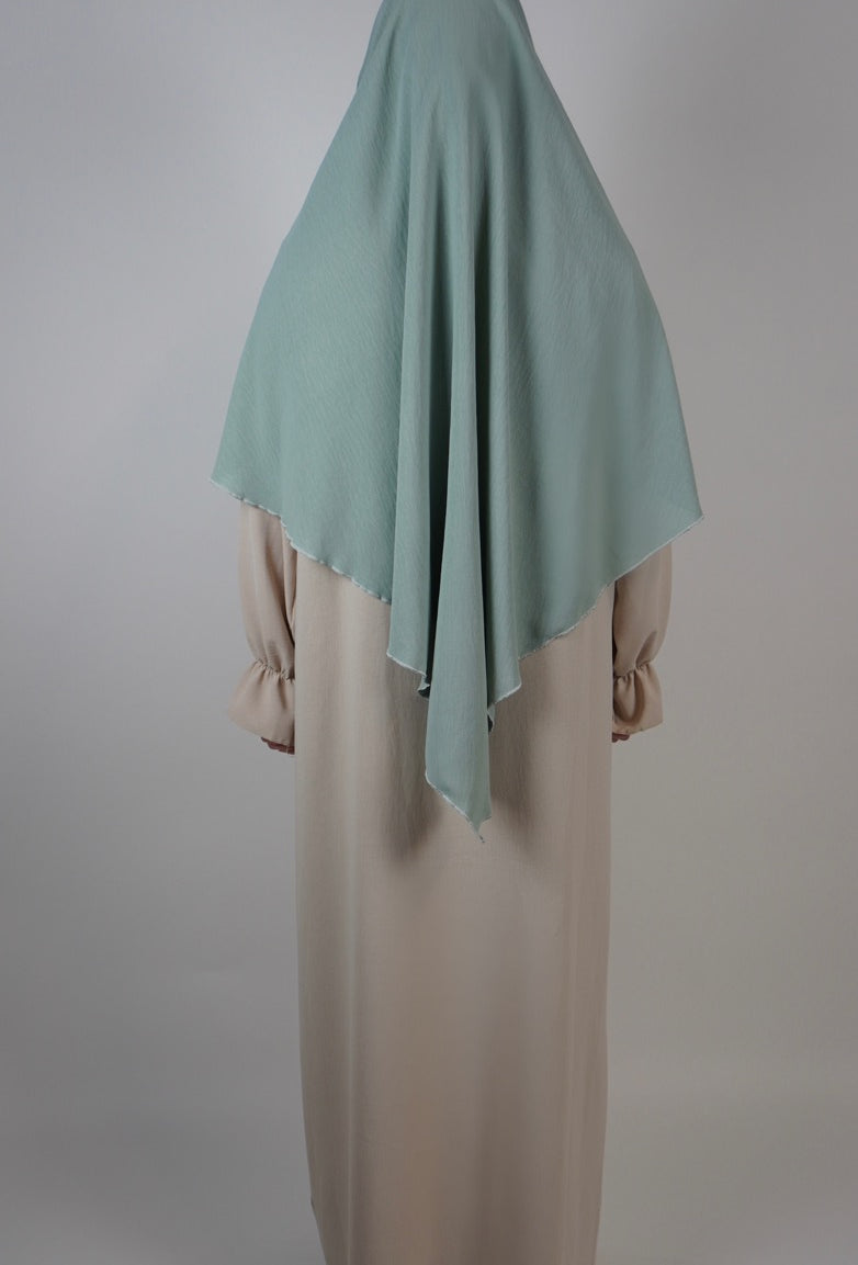 einlagiger khimar mintgrün mit spitz zulaufendem saum, rückenansicht