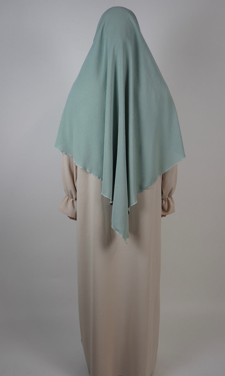 einlagiger khimar mintgrün mit spitz zulaufendem saum, rückenansicht