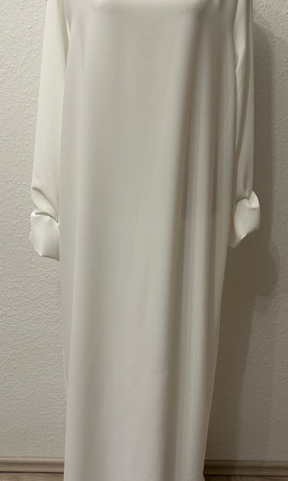 Abaya cremeweiß aus Medina-Seide mit Rüschenärmeln, Vorderansicht