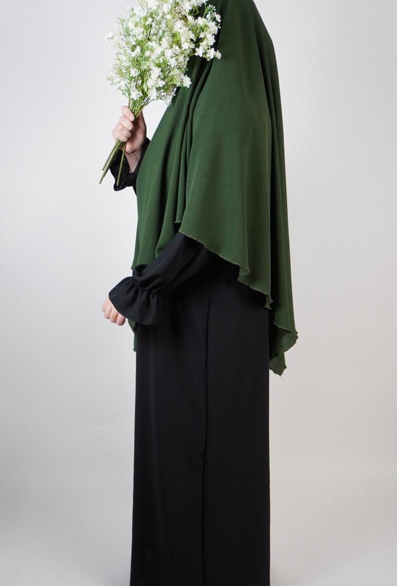 Khimar einlagig aus Jazz, dunkelgrün, blickdicht mit langem Rückteil, Seitenansicht