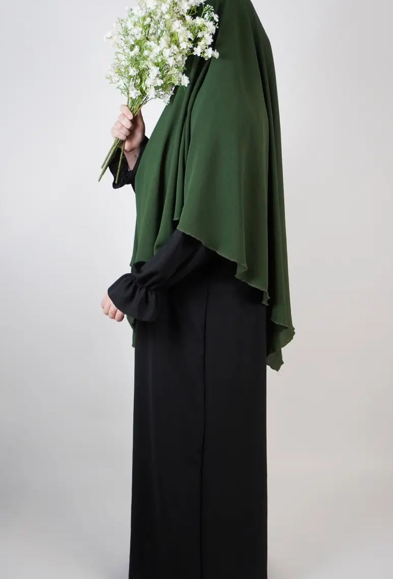 Khimar einlagig aus Jazz, dunkelgrün, blickdicht mit langem Rückteil, Seitenansicht