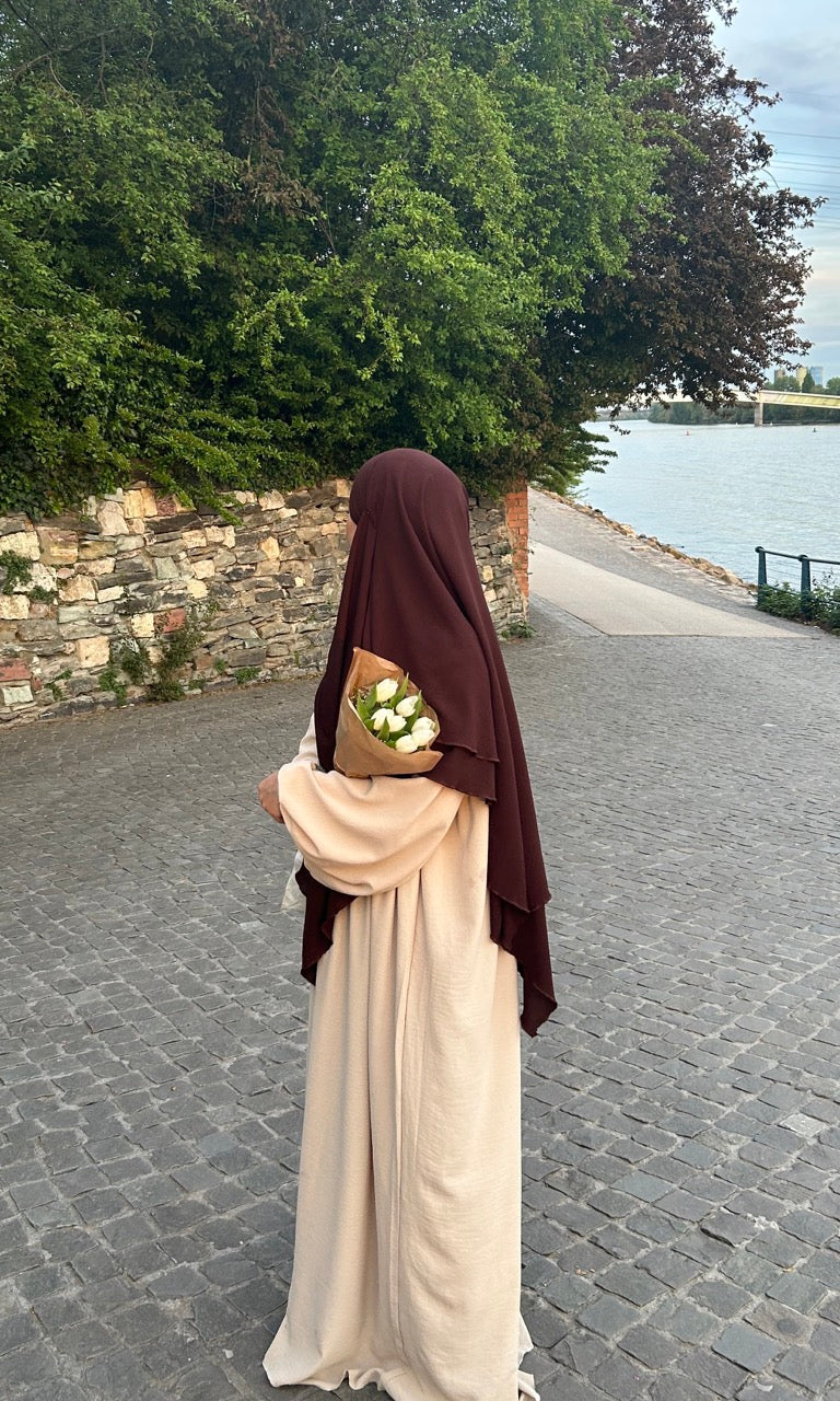 abaya beige aus elastischem jazz-stoff mit ballonärmeln, bodenlang, seitenansicht