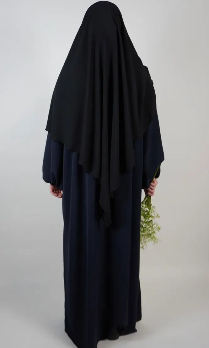 einlagiger schwarzer khimar aus jazz-stoff, rückenansicht, langes rückteil