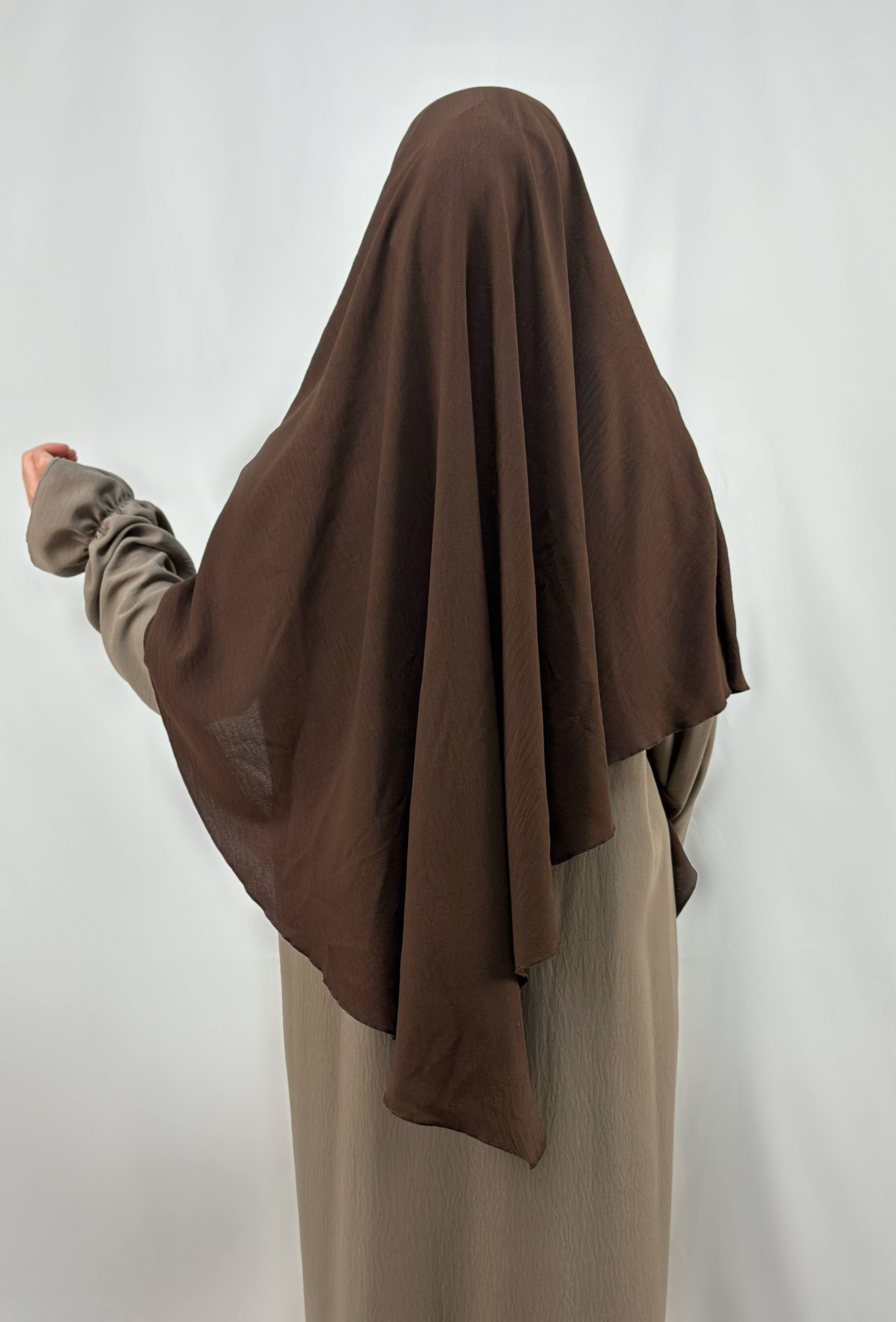 einlagiger khimar in creme aus jazz-stoff, drapiert in frontansicht, leicht und blickdicht
