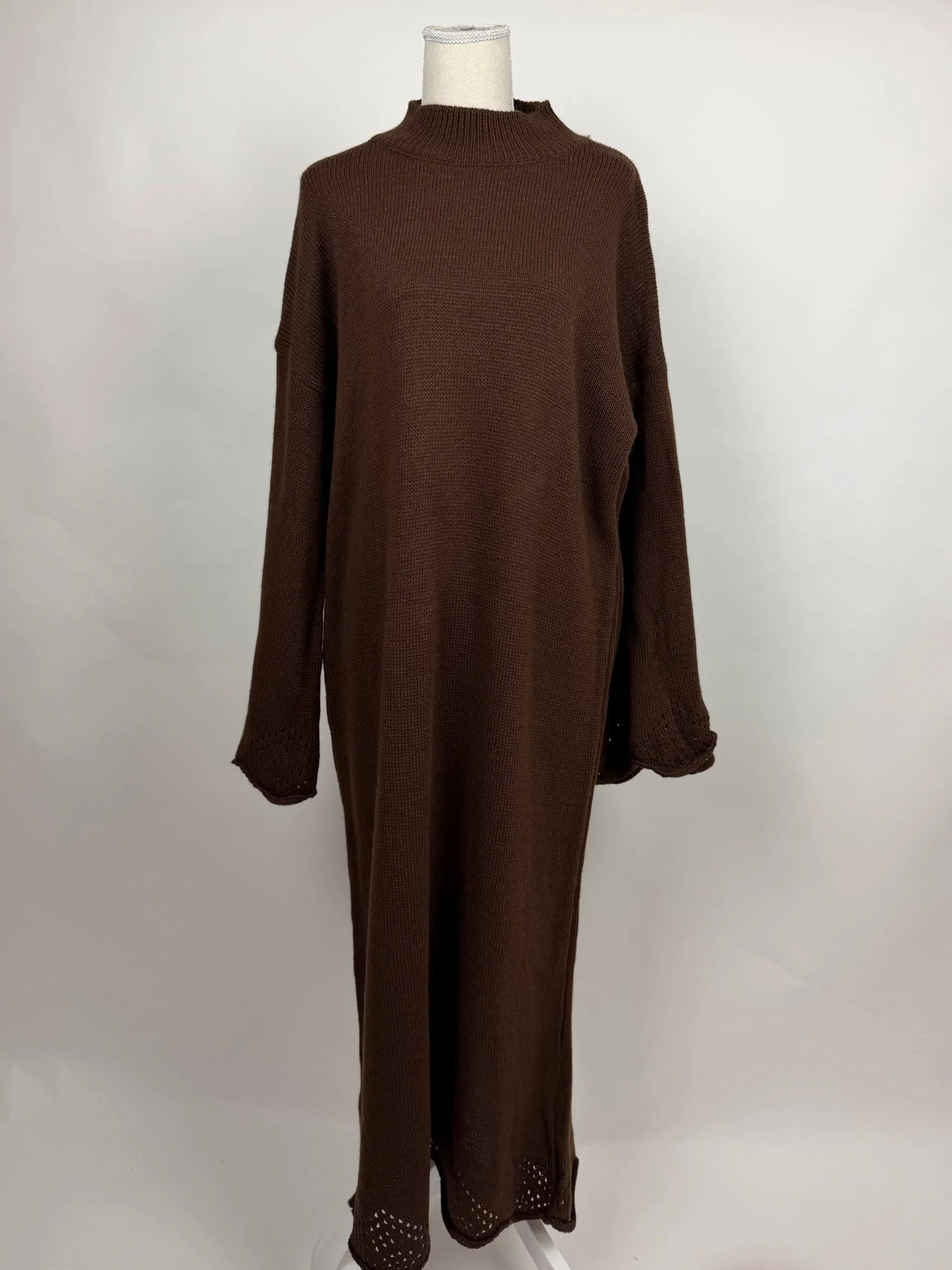 Strickkleid aus Acryl in Maxi-Länge, Frontansicht