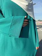 abaya aus 100% jazz in maxilänge, lange ärmel, gerade silhouette, frontansicht