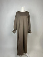 Rüschenabaya aus Stretchmix, langarm mit integrierten Taschen, Frontansicht