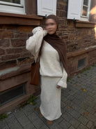 Zweiteiler aus Acryl mit Maxirock (110 cm) und Oberteil (80 cm)