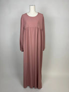 abaya in altrosa aus jazz-stoff mit ballonärmeln, rundhals, frontansicht