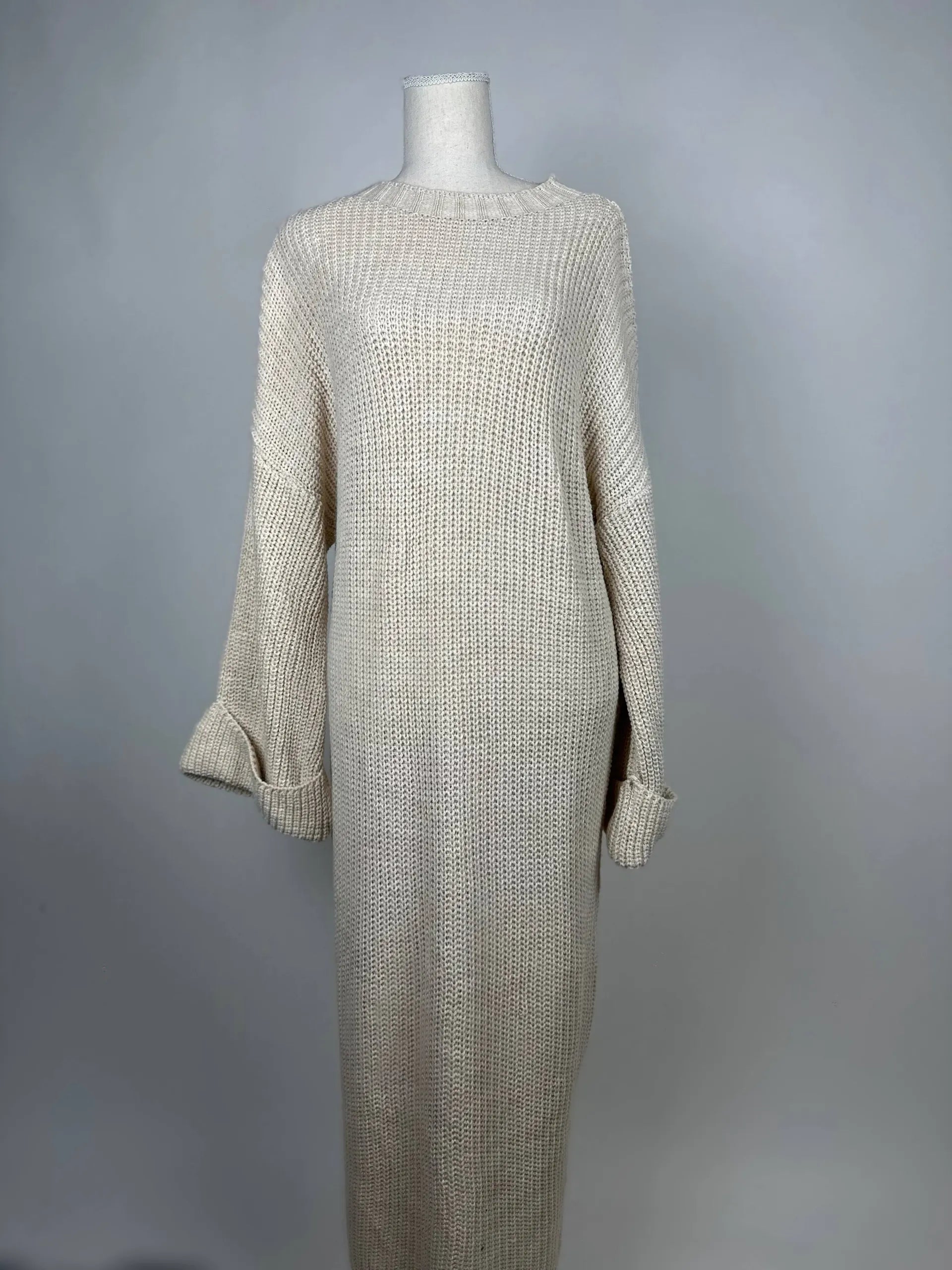 maxi strickkleid aus 100% polyester, 1,35 m lang, herbst/winter geeignet