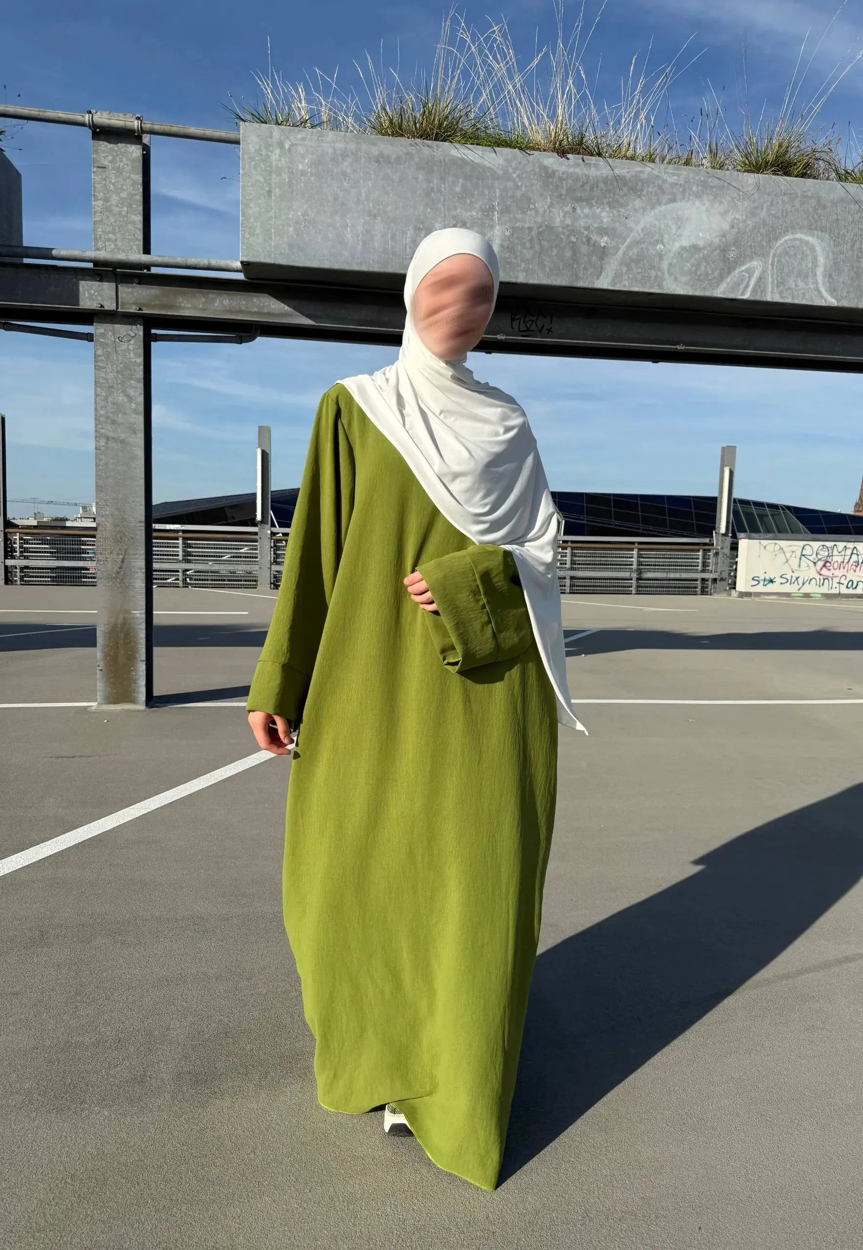 bodenlange abaya aus jazz mit langen ärmeln, fließender fall, frontansicht