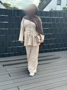 zweiteiler-mit-hose polyester-elastan groesse32-40-vorne-und-ruecken-schnuert frontansicht