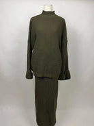 zweiteiliges set aus 100% acryl mit langem rock (110 cm) und oberteil (80 cm)