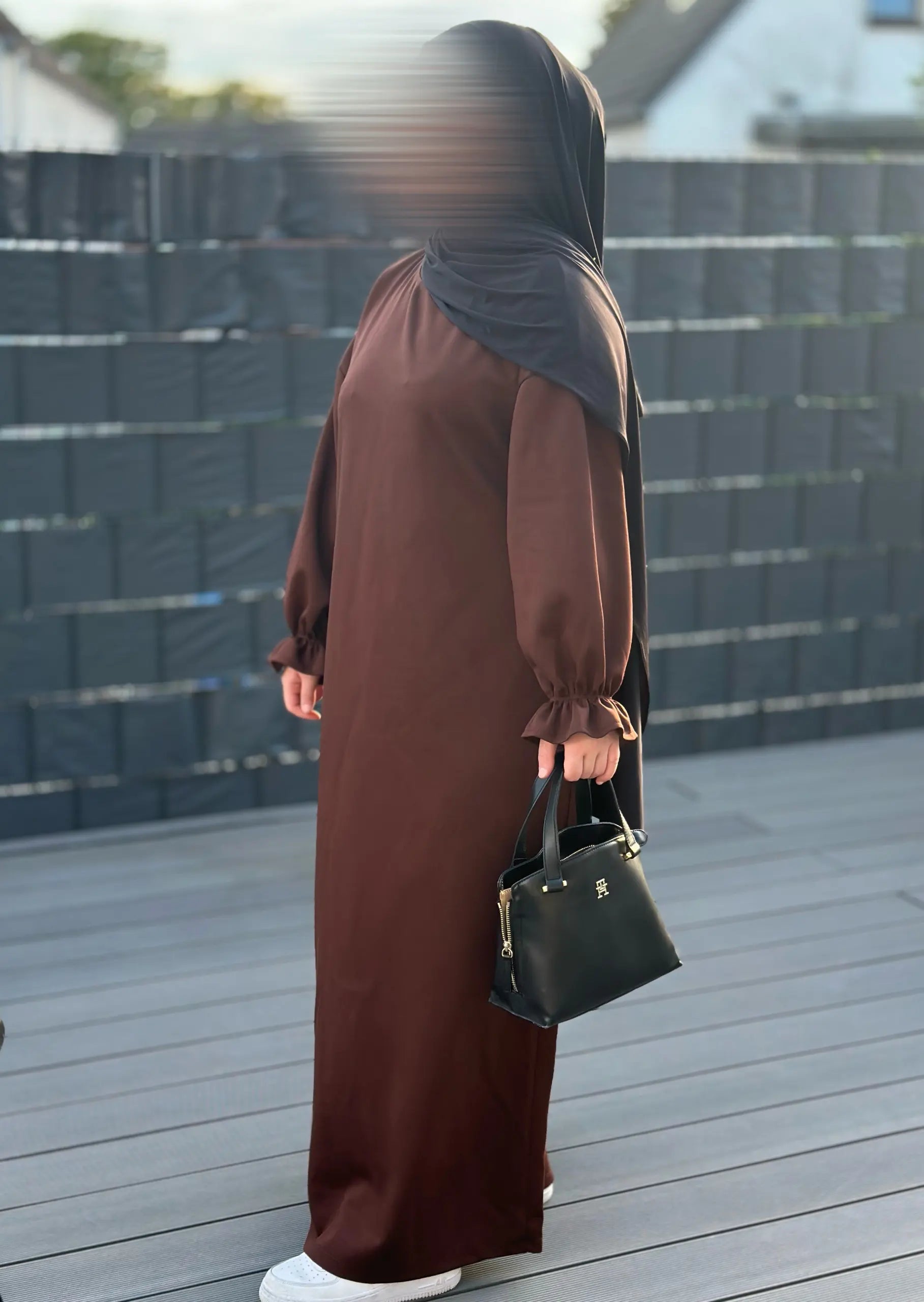 abaya polyester-viskose-elastan mit rüschen und integrierten hosentaschen frontansicht, länge 1,45 m, größe 34-44