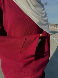 abaya in maxi-länge aus leichtem, fließendem stoff, frontansicht