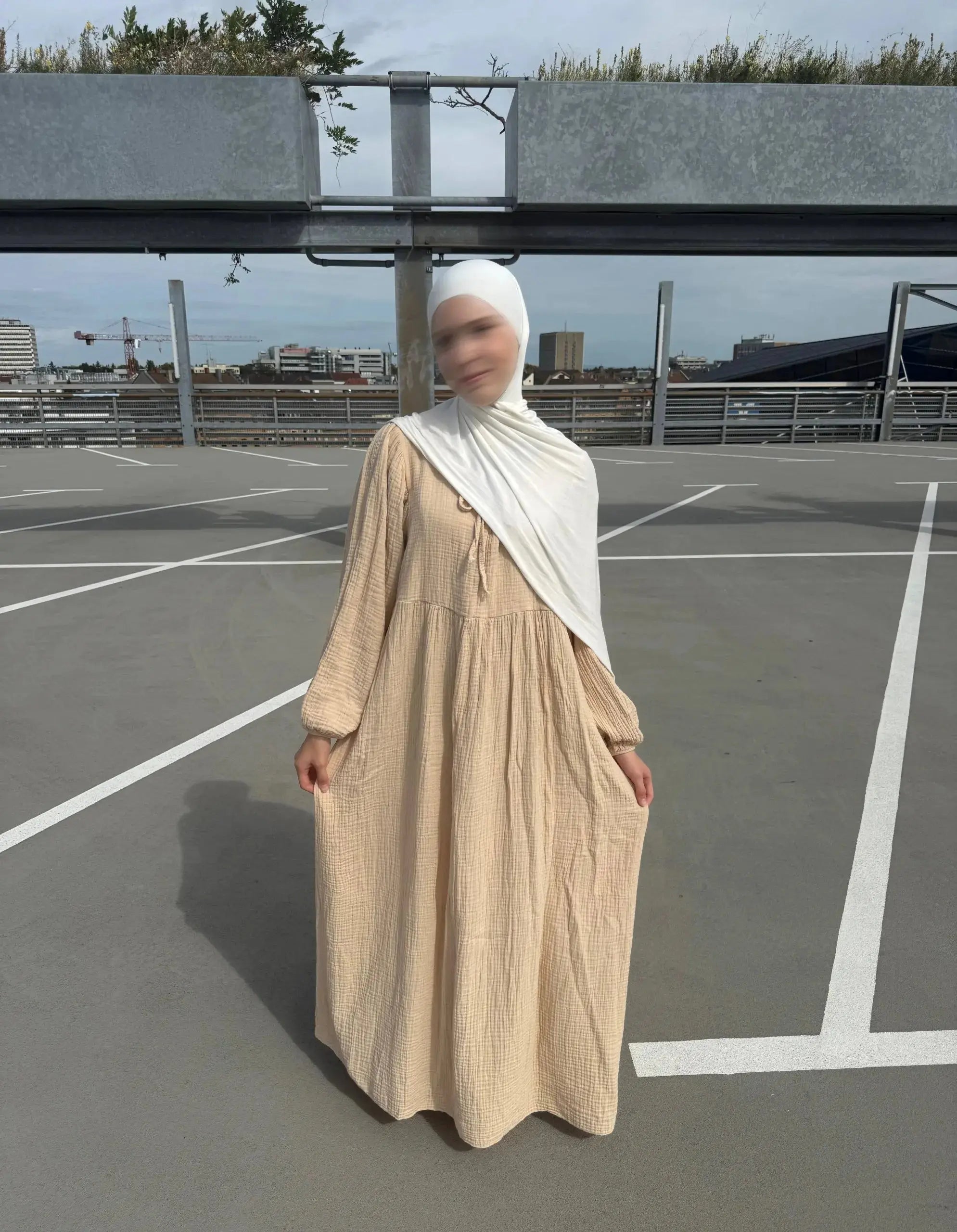 musselin-maxikleid aus 100% baumwolle mit crinkle-struktur und lockerem fall