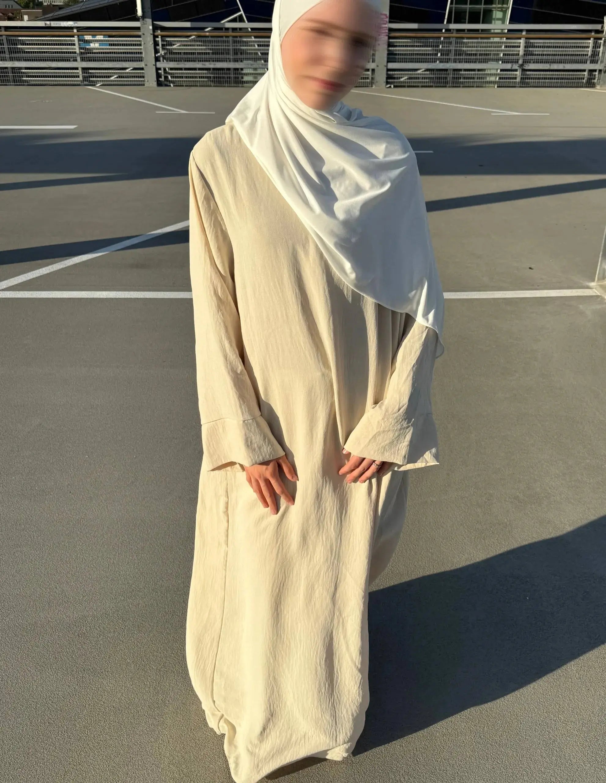 abaya aus luftigem jazzstoff, maxilänge, langarm, fließender fall, frontansicht