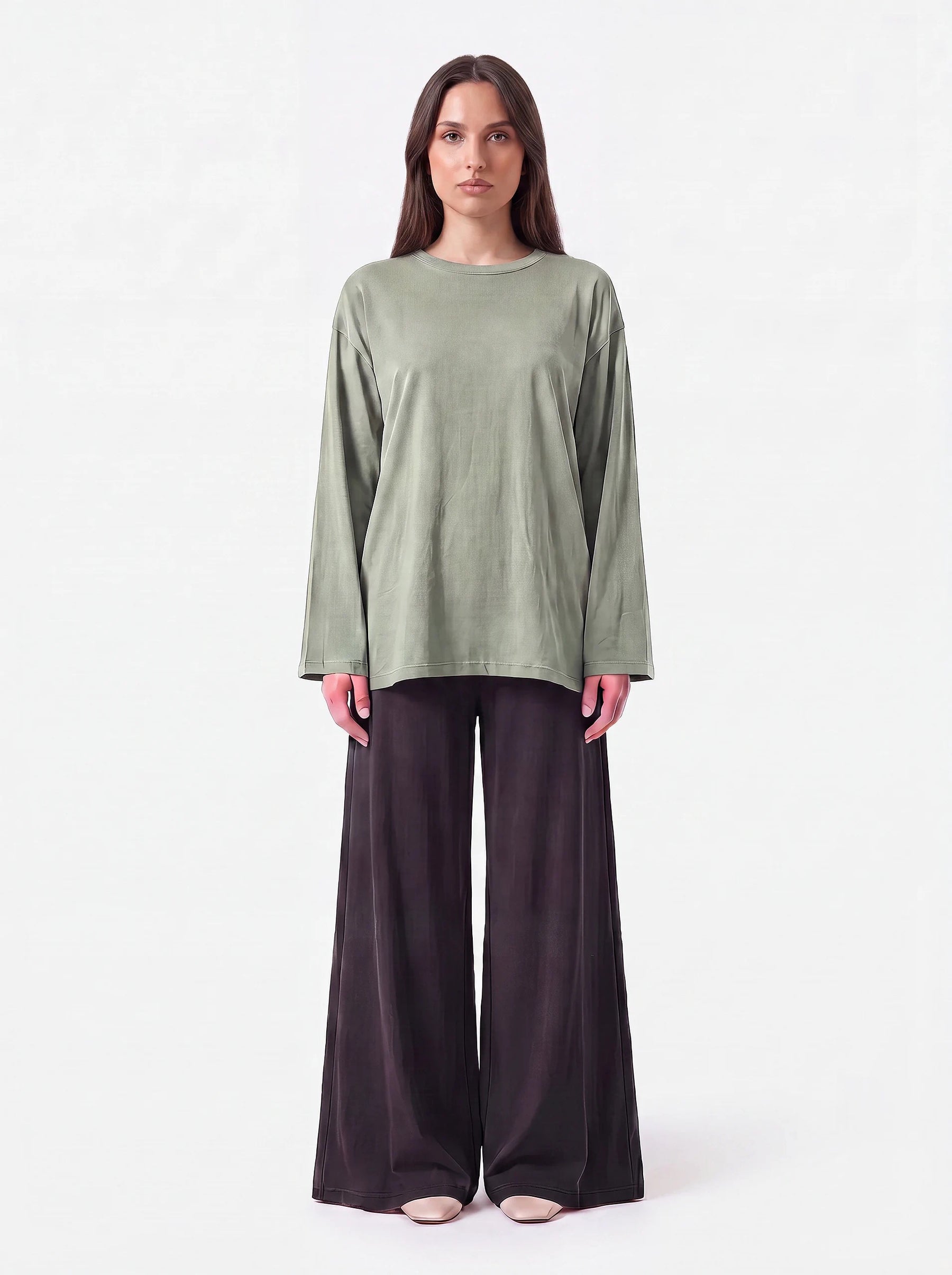 Salbeigrüner Pullover mit weitem Schnitt und langen Ärmeln, Frontalansicht