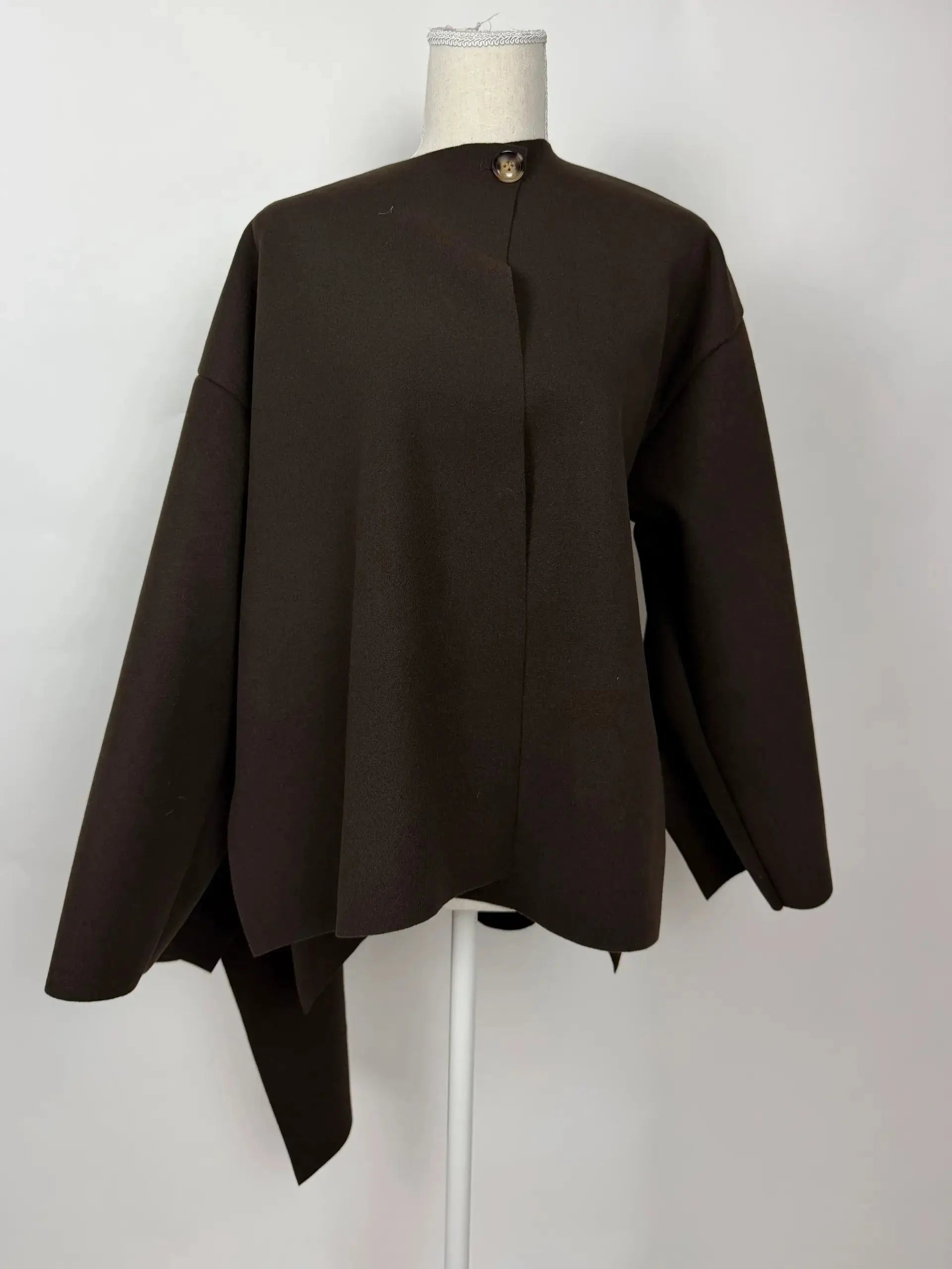 kurzes cape mit schal aus polyester, asymmetrischer saum, vorne kürzer als hinten