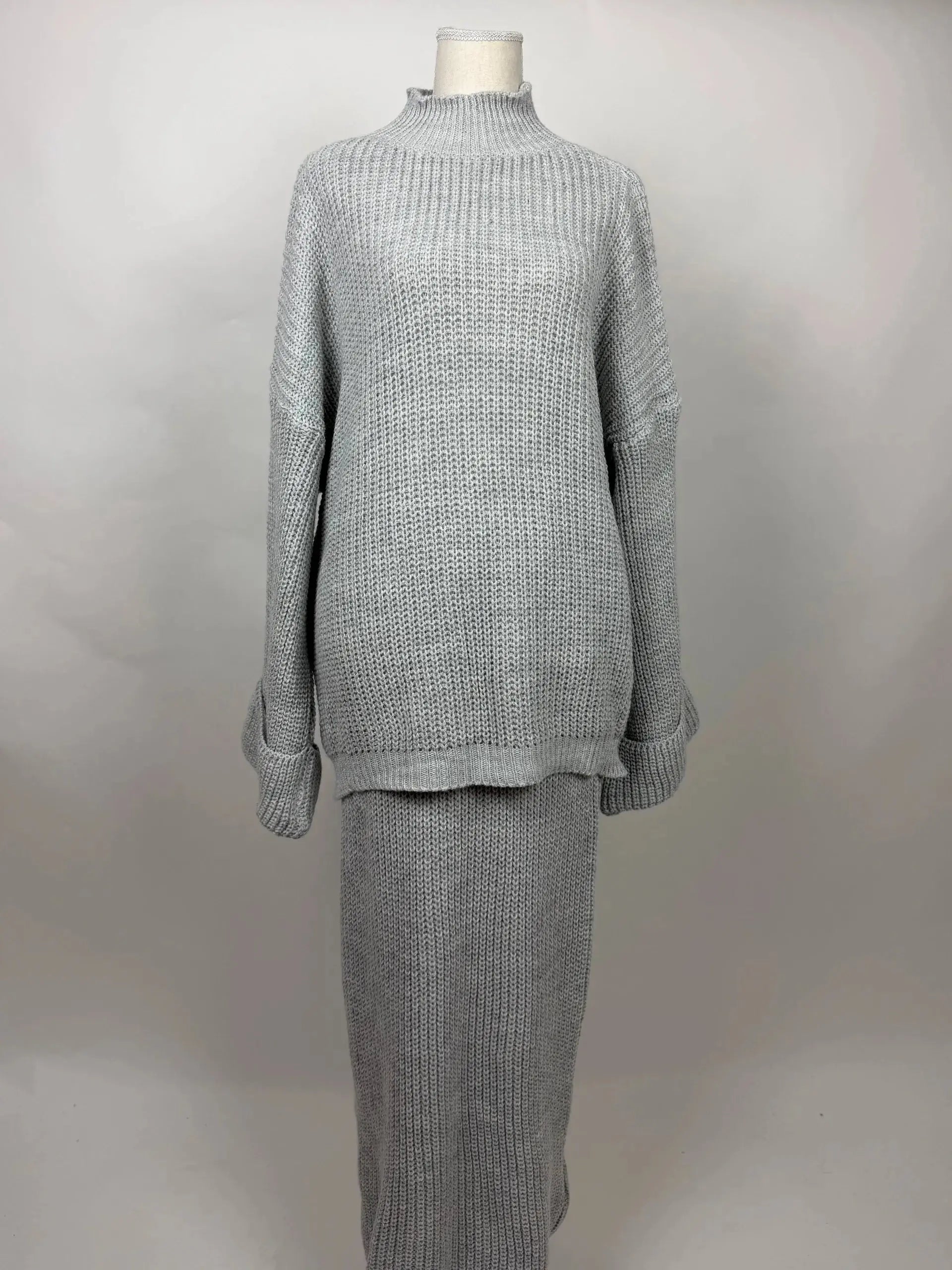 Acryl-Zweiteiler mit langem Rock (110 cm) und Oberteil (80 cm)