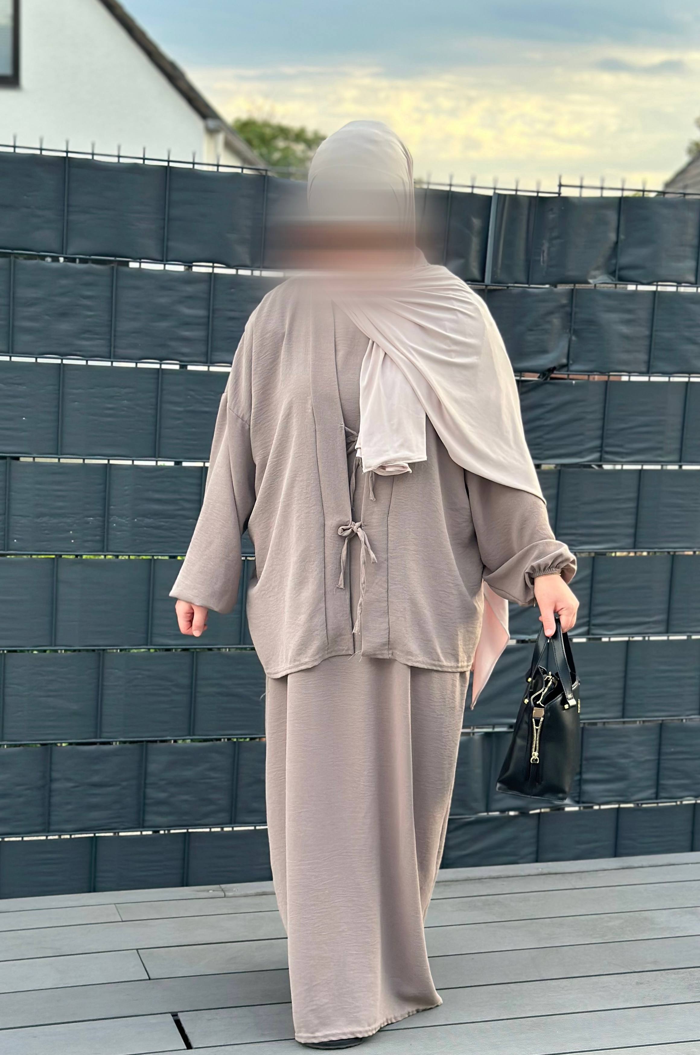 zweiteiliges set in taupe, jazz-stretch: oberteil mit bindebändern und langes unterkleid, lange ärmel, frontansicht