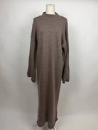 langes strickkleid aus acryl, frontansicht