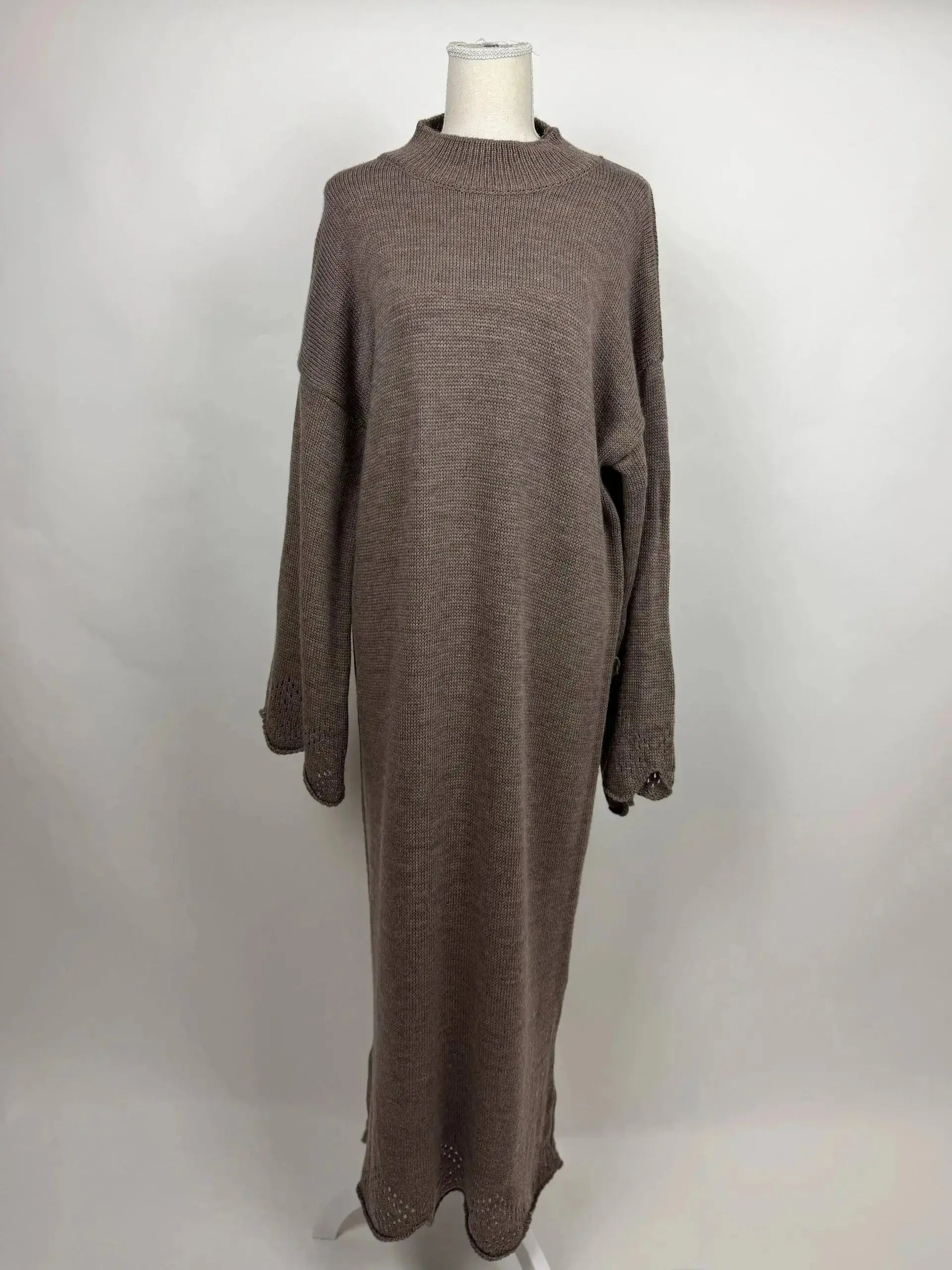 langes strickkleid aus acryl, frontansicht