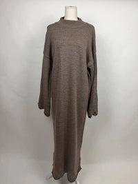 langes strickkleid aus acryl, frontansicht